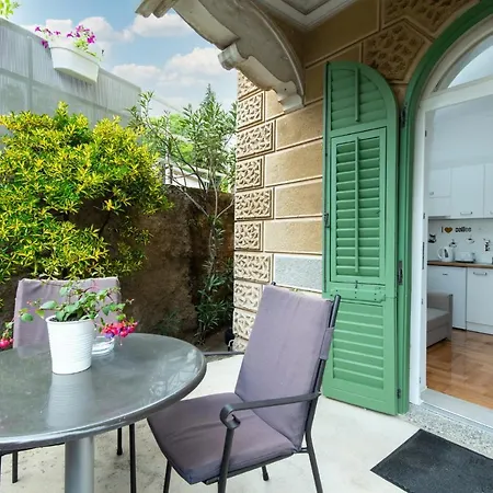 Vittoria Apartment *