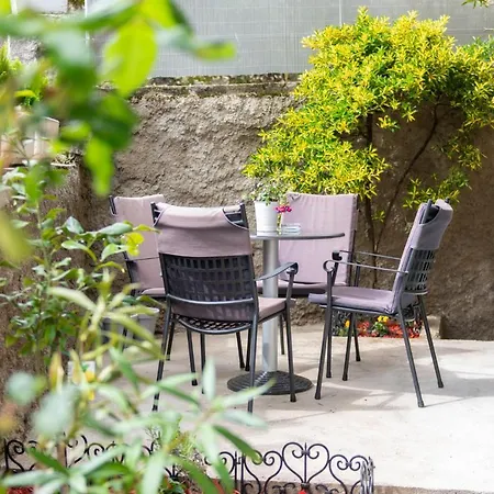 Vittoria Apartment